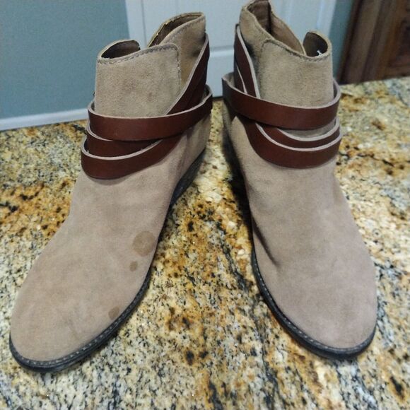 Steve Madden Quesstt Ankle Boots Brown Leather Buckle Strap Detail Women's Sz 9 - Picture 3 of 13